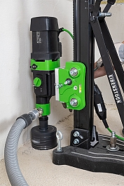 Применение двигателя с микроударом для алмазного бурения Eibenstock ESD 200