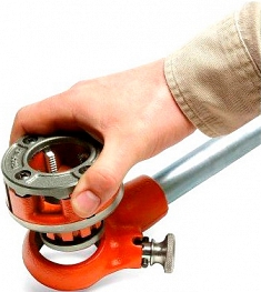 Применение набора клуппов трубных для нарезания резьбы с трещоткой Ridgid 00-R BSPT RH Alloy 1/2"-1"